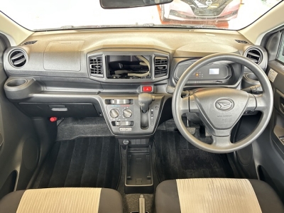 ミライース(ダイハツ)中古車 後席から見た前席