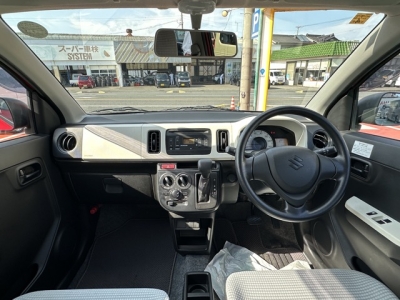 アルト(スズキ)中古車 後席から見た前席