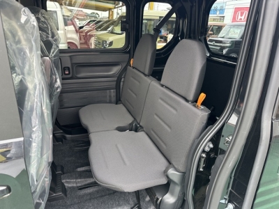 N-VAN(ホンダ)届出済未使用車 後席から見た前席