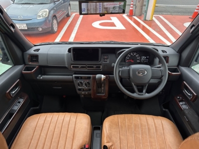 アトレー(ダイハツ)中古車 後席から見た前席