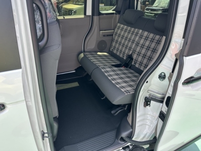 N-BOX(ホンダ)届出済未使用車 後席内装