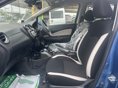 ノート(ニッサン)中古車 前席内装