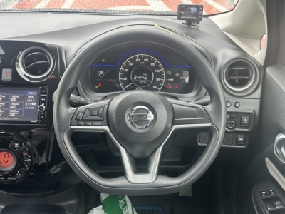 ノート(ニッサン)中古車 内外装写真
