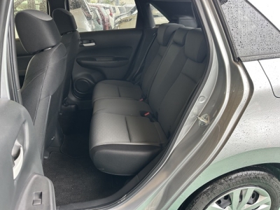 フィット(ホンダ)中古車 後席内装
