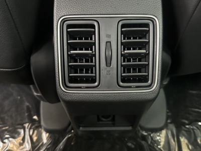 WR-V(ホンダ)登録済未使用車 後席内装