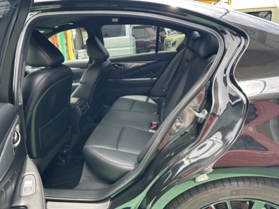 スカイライン(ニッサン)中古車 後席内装