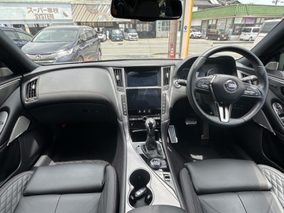 スカイライン(ニッサン)中古車 後席から見た前席