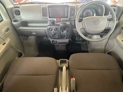 NV１００クリッパー(ニッサン)中古車 後席から見た前席
