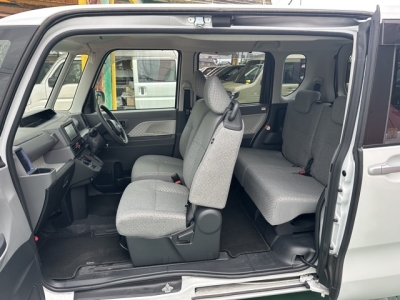 シフォン(スバル)中古車 後席内装