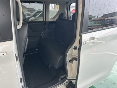 新型ルークス(ニッサン)中古車 後席内装
