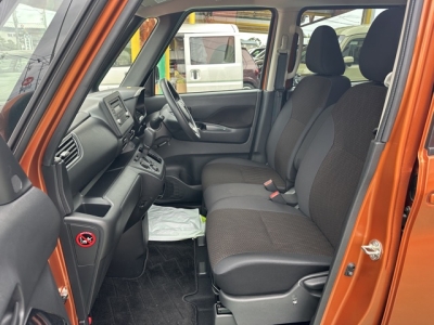 eKクロススペース(三菱)中古車 前席内装
