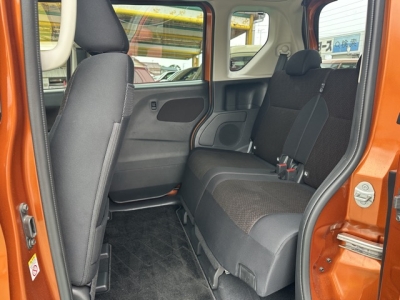eKクロススペース(三菱)中古車 後席内装