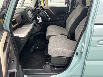 新型フレアワゴン(マツダ)中古車 前席内装