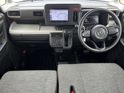 新型スペーシアのOEM(スズキ)中古車 後席から見た前席