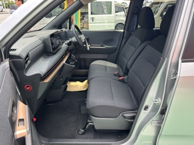 サクラ(ニッサン)中古車 前席内装
