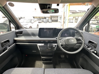 サクラ(ニッサン)中古車 後席から見た前席