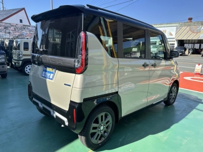 デリカミニ(三菱)届出済未使用車 内外装写真他２
