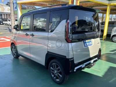 デリカミニ(三菱)届出済未使用車 後方