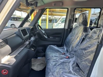 デリカミニ(三菱)届出済未使用車 前席内装