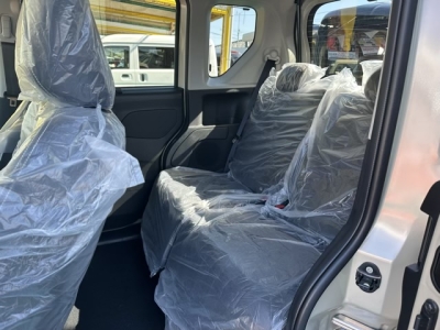 デリカミニ(三菱)届出済未使用車 後席内装