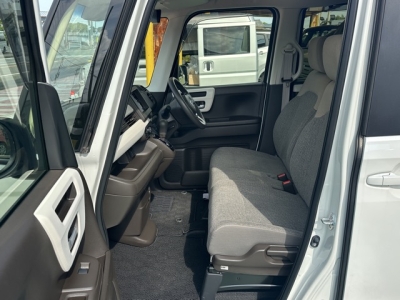 N-BOX(ホンダ)中古車 前席内装