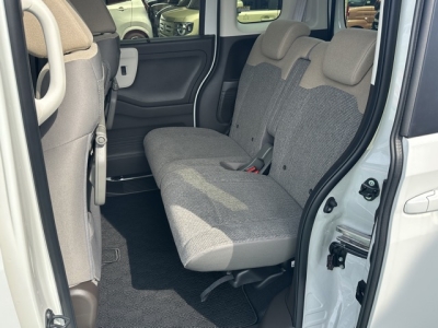 N-BOX(ホンダ)中古車 後席内装