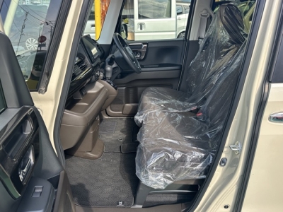 N-BOX(ホンダ)中古車 前席内装