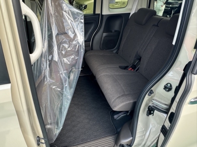 N-BOX(ホンダ)中古車 後席内装