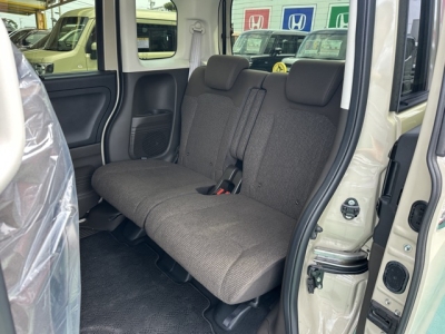 N-BOX(ホンダ)中古車 後席内装