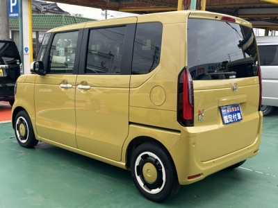 新型N-BOX(ホンダ)中古車 後方