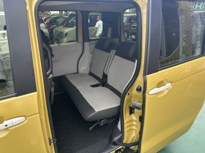 新型N-BOX(ホンダ)中古車 後席内装