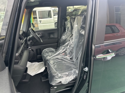 新型N-BOX(ホンダ)届出済未使用車 前席内装
