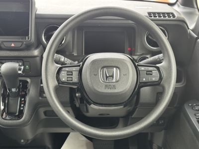 新型N-BOX(ホンダ)届出済未使用車 内外装写真