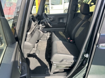 新型N-BOX(ホンダ)届出済未使用車 前席内装