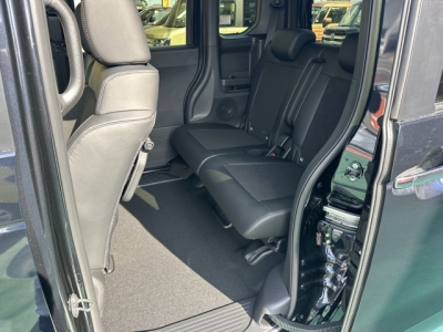 新型N-BOX(ホンダ)届出済未使用車 後席内装