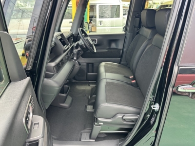 新型N-BOX(ホンダ)届出済未使用車 前席内装