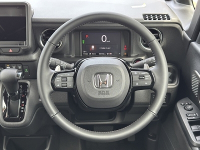 新型N-BOX(ホンダ)届出済未使用車 内外装写真