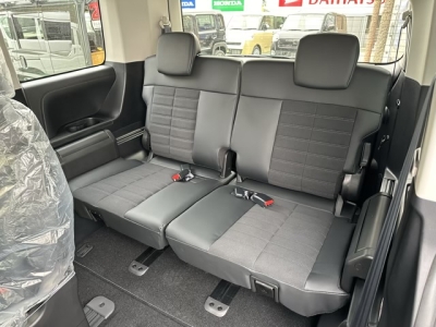 デリカD:5 4WD(三菱)登録済未使用車 内外装写真他１