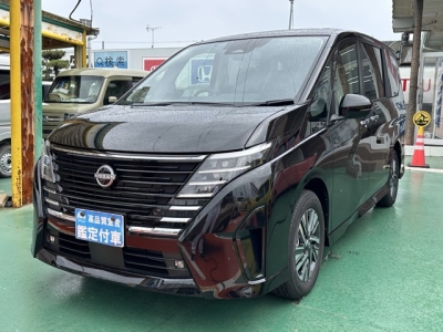 セレナ(ニッサン)登録済未使用車 前方