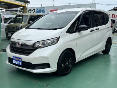 フリード+(ホンダ)中古車 前方