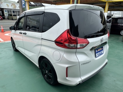 フリード+(ホンダ)中古車 後方