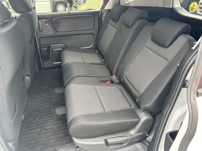 フリード+(ホンダ)中古車 後席内装