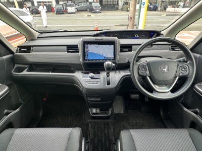 フリード+(ホンダ)中古車 内外装写真