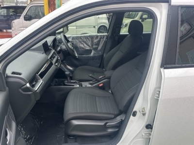 WR-V(ホンダ)登録済未使用車 後席内装
