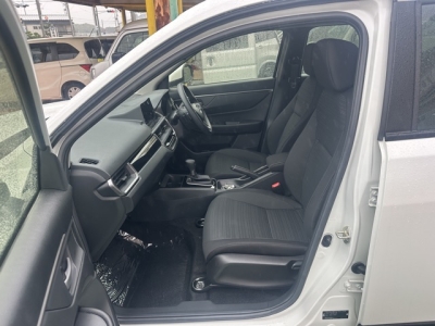 WR-V(ホンダ)登録済未使用車 前席内装