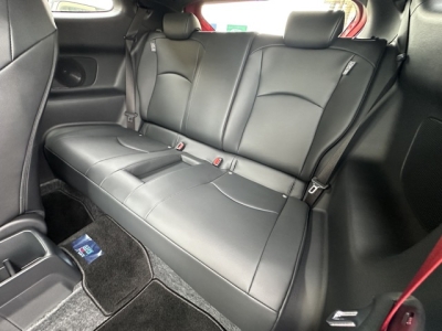 GRヤリス(トヨタ)中古車 後席内装