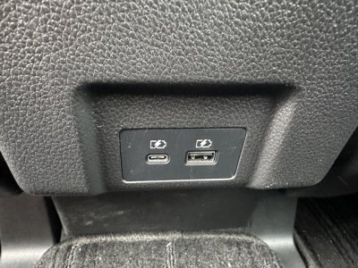 エクリプスクロス(三菱)中古車 後席から見た前席