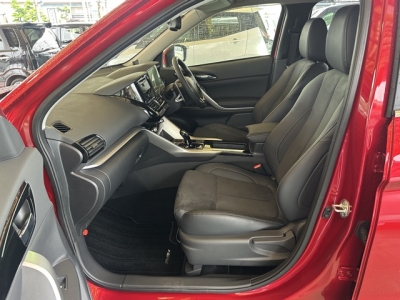 エクリプスクロスPHEV(三菱)中古車 前席内装