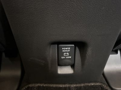エクリプスクロスPHEV(三菱)中古車 後席から見た前席