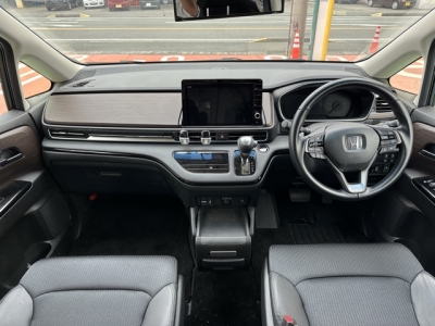 オデッセイ(ホンダ)中古車 後席から見た前席